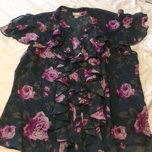 🛍🎀 bundle &save Floral button up Ruffle blouse
